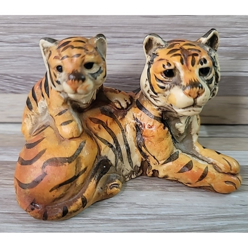 Vintage UCTCI Ceramic Hand Painted 2" Momma Tiger w/ Cub Black Eyes‎ Unique